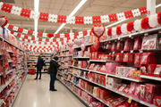 Valentine's Day Red & White Garland 12-Pack Retail Lifestyle